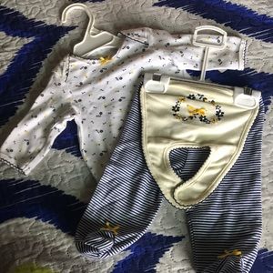 Newborn 3 piece outfit. Size 3 months